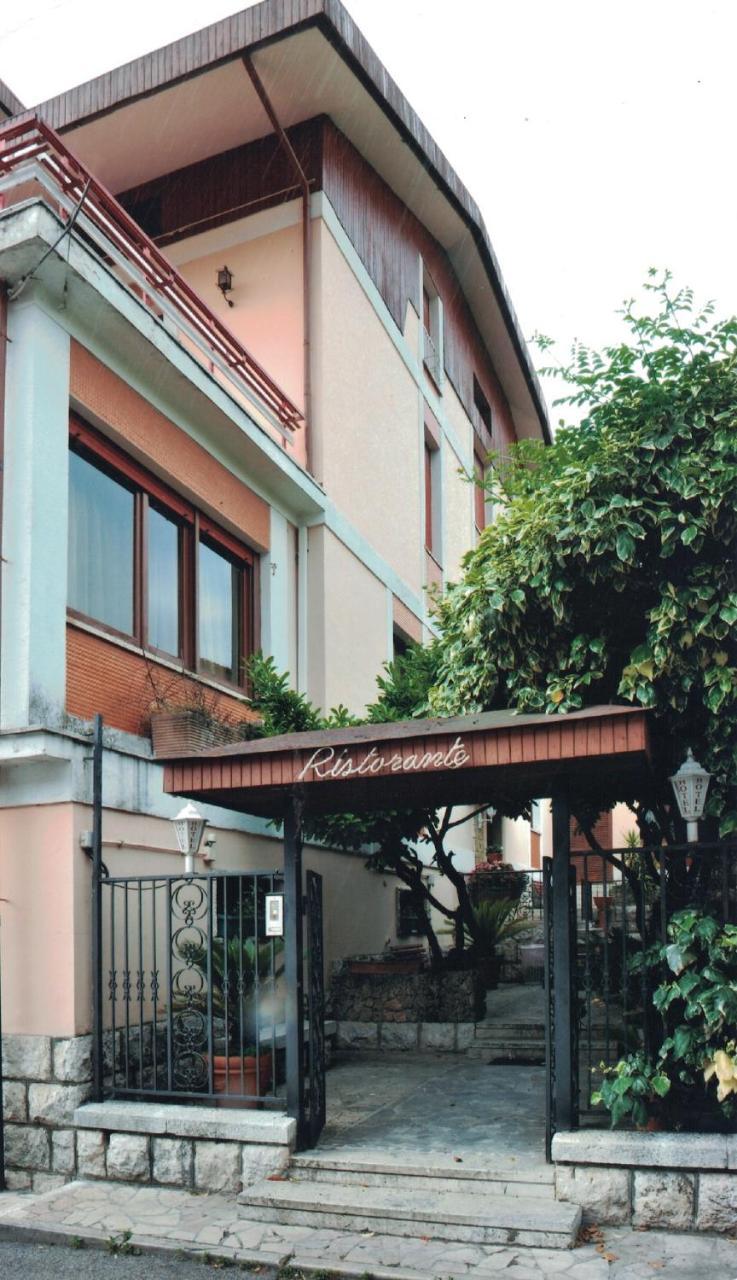 Albergo La Perla Civitella Roveto Ngoại thất bức ảnh